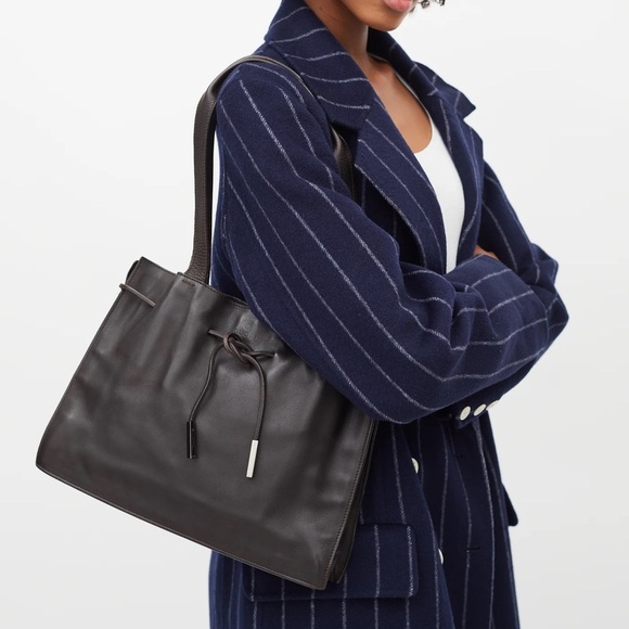 Gucci Handbags - Vintage Gucci black leather drawstring medium shoulder tote bag